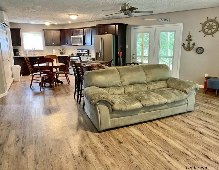 Shady Lake Hideaway: Pet-Friendly Hexagonal Cabin Near Lake Cumberland