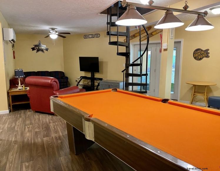 Shady Lake Hideaway: Pet-Friendly Hexagonal Cabin Near Lake Cumberland