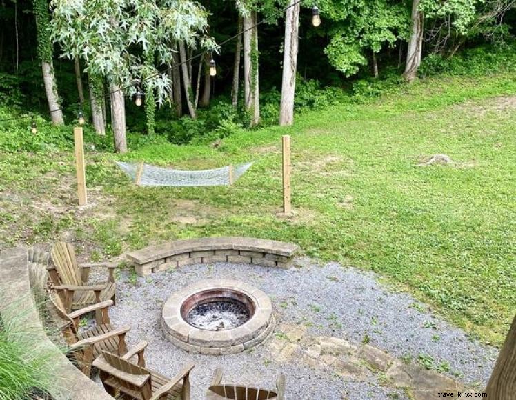 Shady Lake Hideaway: Pet-Friendly Hexagonal Cabin Near Lake Cumberland