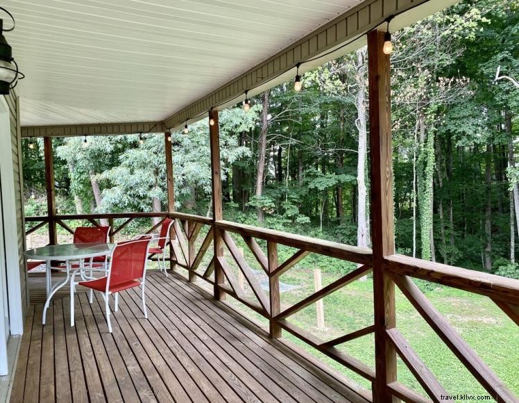 Shady Lake Hideaway: Pet-Friendly Hexagonal Cabin Near Lake Cumberland
