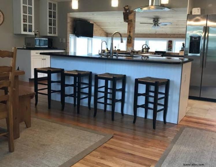 Strehl Lakeside Retreat – 4‑Bedroom Lake Cumberland Vacation Home with Deck, Fire Pit & Marina Access