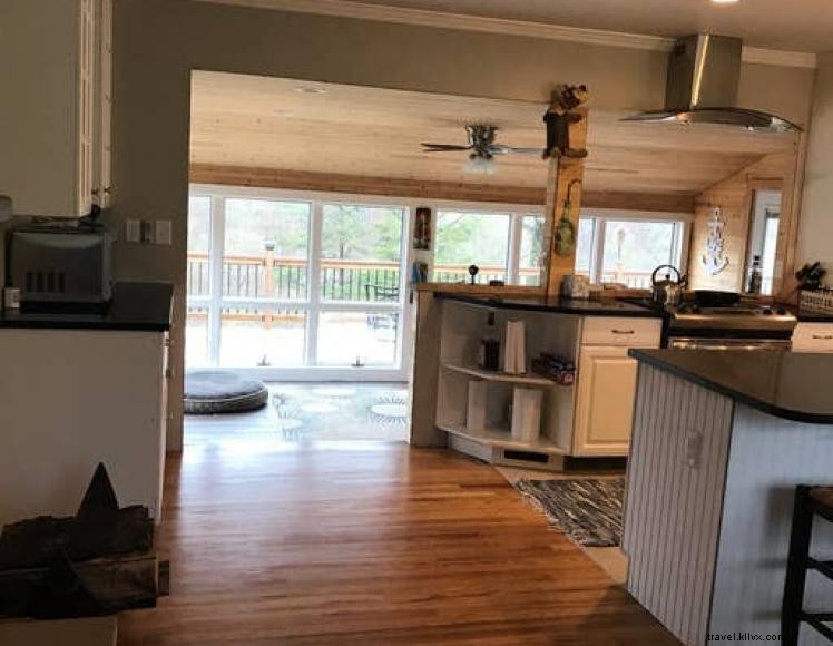 Strehl Lakeside Retreat – 4‑Bedroom Lake Cumberland Vacation Home with Deck, Fire Pit & Marina Access