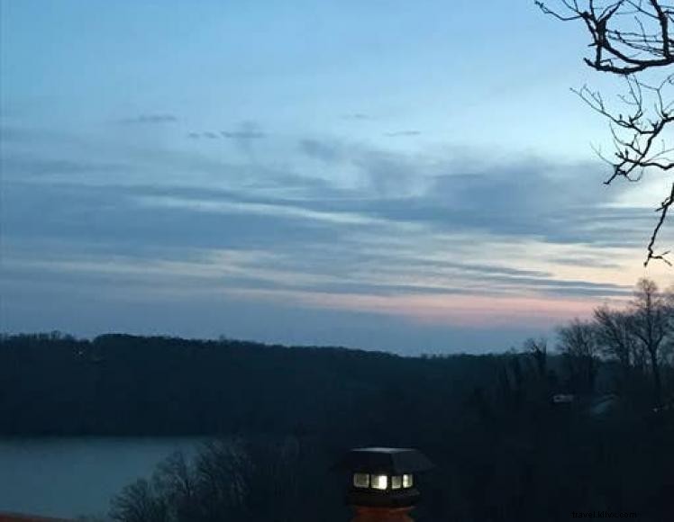 Strehl Lakeside Retreat – 4‑Bedroom Lake Cumberland Vacation Home with Deck, Fire Pit & Marina Access