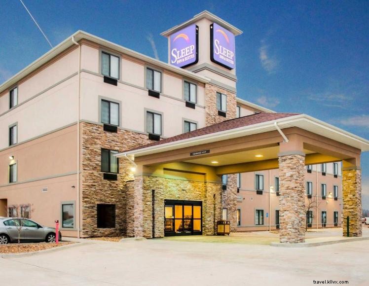 Sleep Inn & Suites – Oak Grove, KY – 66 Rooms, 3 Miles to Fort Campbell