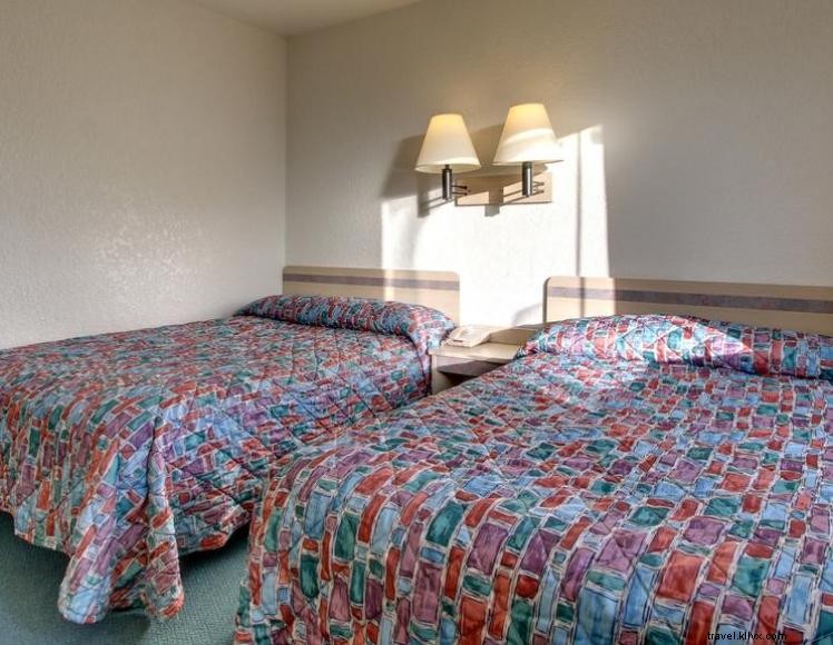 Super 8 Owensboro – Comfortable, Pet‑Friendly Lodging