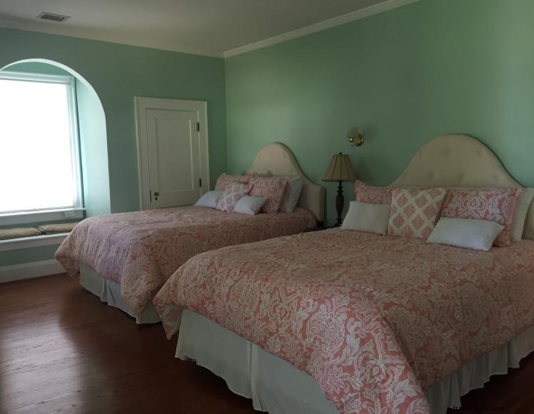 The Wickliffe House – Vintage Getaway Near Greenville Downtown