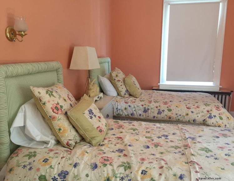 The Wickliffe House – Vintage Getaway Near Greenville Downtown