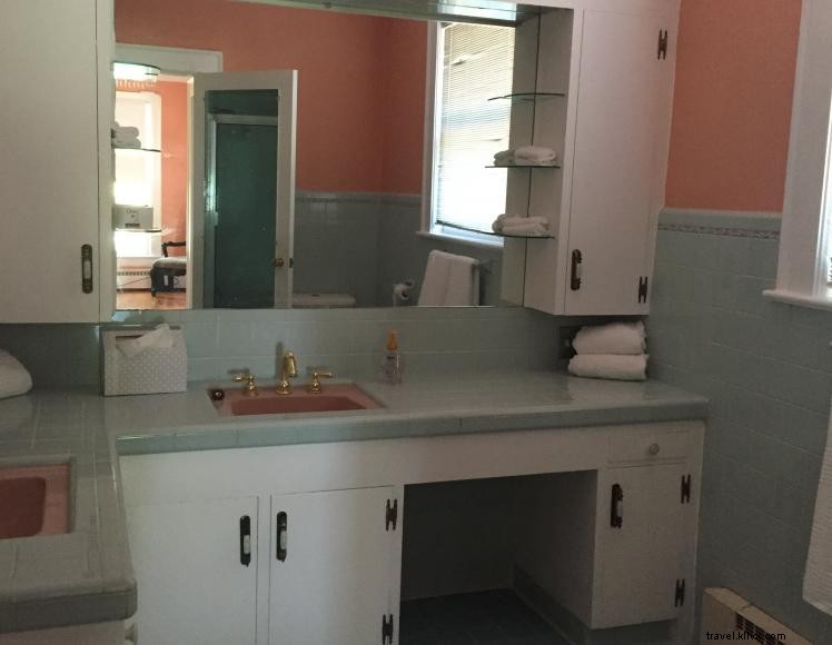 The Wickliffe House – Vintage Getaway Near Greenville Downtown