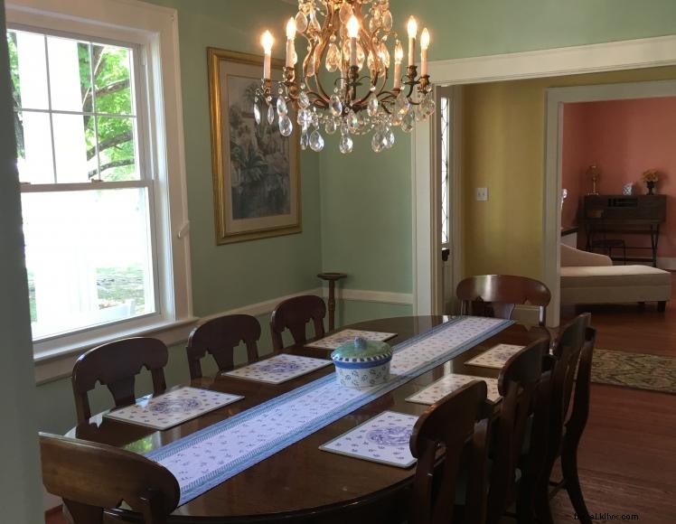 The Wickliffe House – Vintage Getaway Near Greenville Downtown