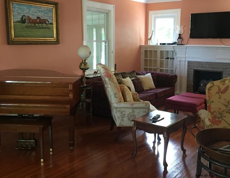 The Wickliffe House – Vintage Getaway Near Greenville Downtown