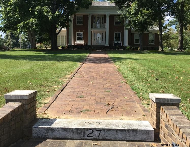 The Wickliffe House – Vintage Getaway Near Greenville Downtown