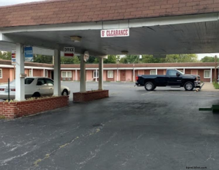 Travel Inn Hopkinsville – 7 Rooms with Kitchenettes, Smoking & Non‑Smoking Options