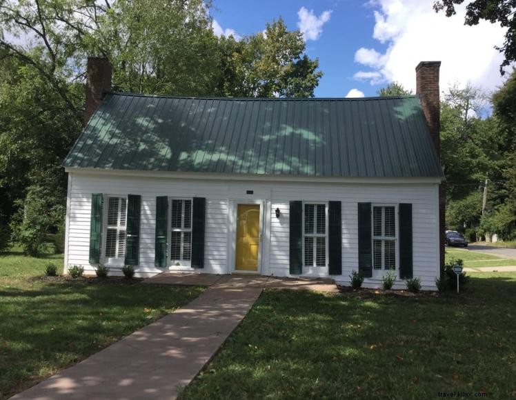 Davis House – Historic 1800s Cottage in Bardstown, KY