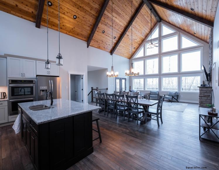 The Retreat at Wolf Creek – Luxury 5‑Bedroom Cabin on 9 Acres Near Lake Cumberland