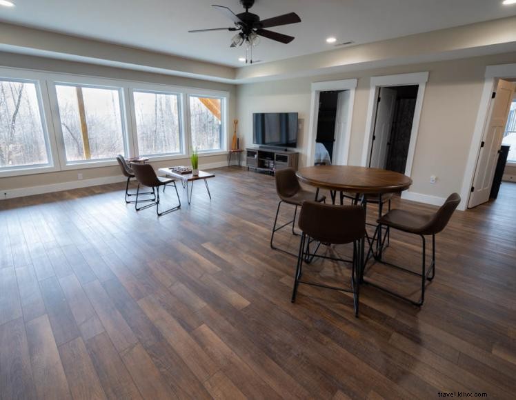 The Retreat at Wolf Creek – Luxury 5‑Bedroom Cabin on 9 Acres Near Lake Cumberland