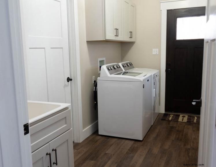 The Retreat at Wolf Creek – Luxury 5‑Bedroom Cabin on 9 Acres Near Lake Cumberland