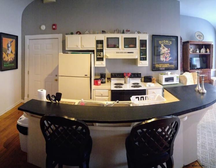 The Downtown Bourbon Loft – Chic 4‑Guest Loft in Bardstown, KY