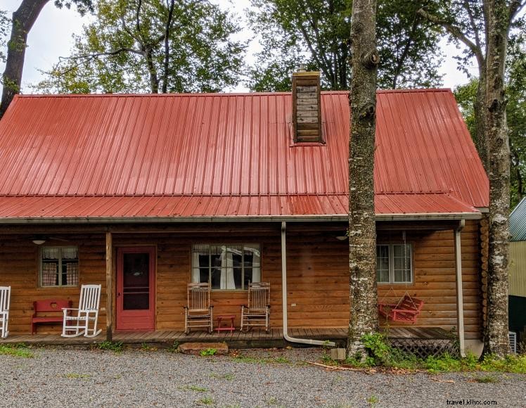 The Overlook at Lake Cumberland – Luxury Cabin Retreat with Stunning Marina Views