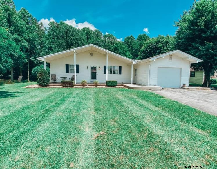 Lake Cumberland Landing – 5‑Bedroom Retreat for 9 Guests in Russell Springs