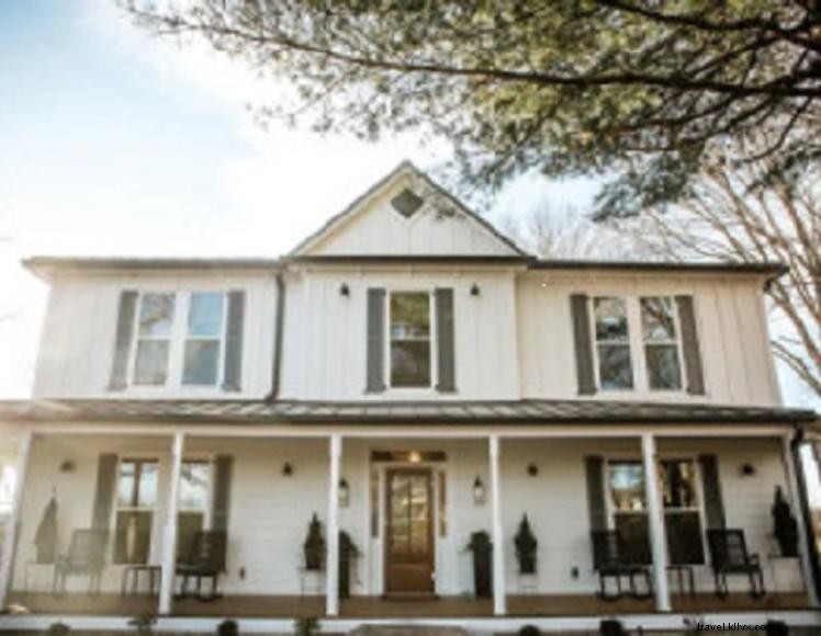 The Homestead at Dant Crossing – Historic Lakefront Bed & Breakfast