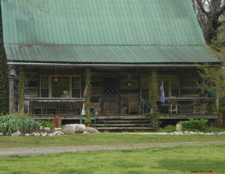 Bellewoode Lodge: Rustic Cabin Retreat in Clinton, KY