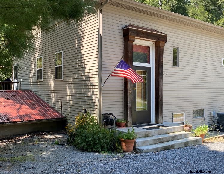 Historic 865 Woolen Mill Rd: Spacious Lake Cumberland Retreat