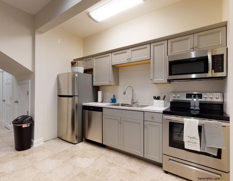 Blue Ridge Lodge at Tiger Lake – Luxury Cabin Retreat in Hardin, KY