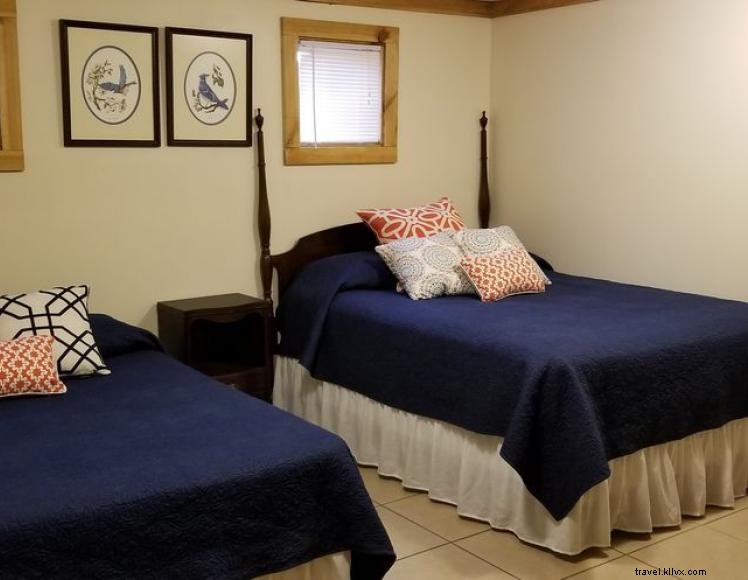 Toebbe Timbers Log Cabin – 5‑Bedroom Kentucky Retreat Near Lake Cumberland