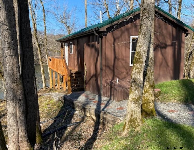 The Dreamer’s Cabin – Cozy Riverfront Retreat on Cumberland River