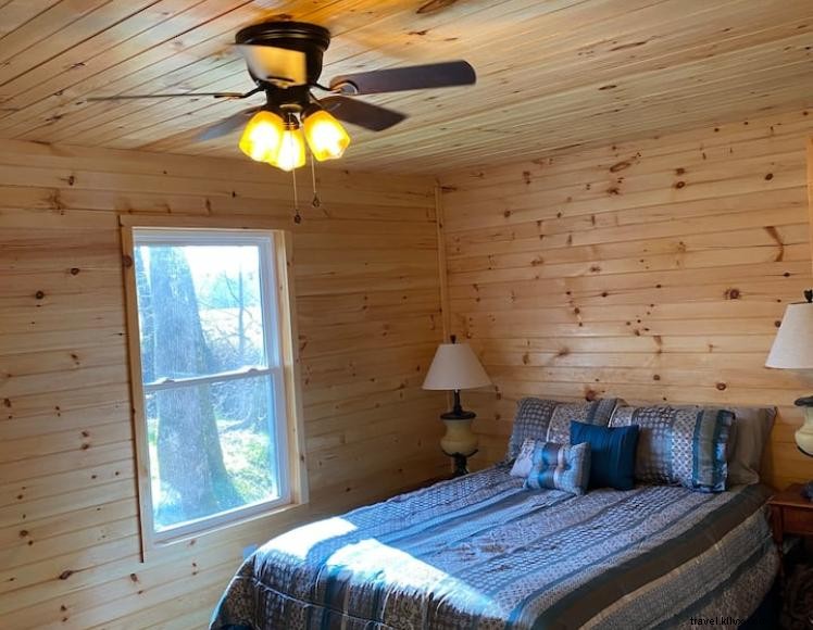 The Dreamer’s Cabin – Cozy Riverfront Retreat on Cumberland River