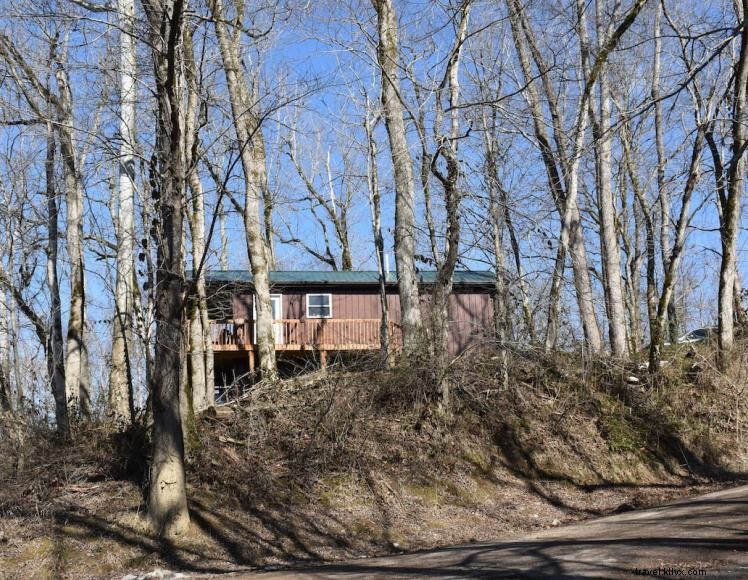 The Dreamer’s Cabin – Cozy Riverfront Retreat on Cumberland River