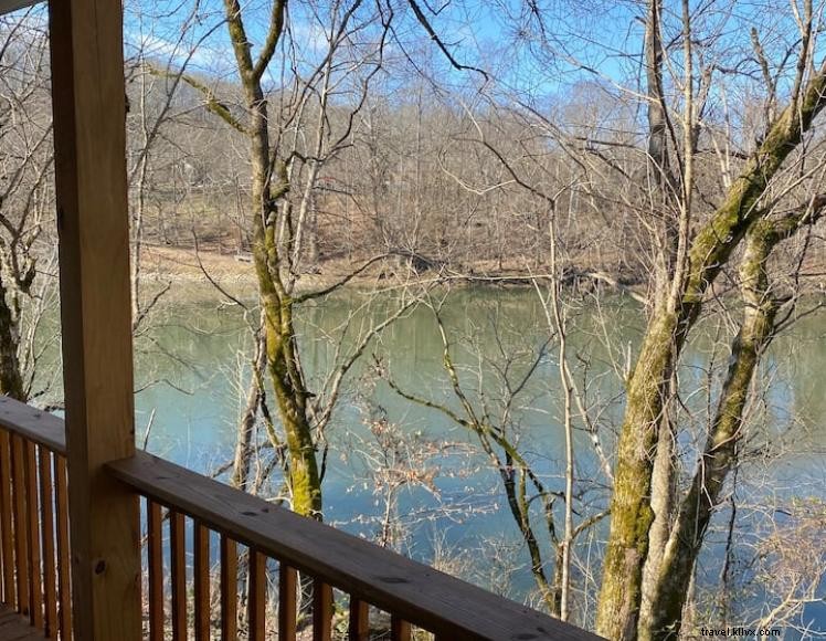 The Dreamer’s Cabin – Cozy Riverfront Retreat on Cumberland River