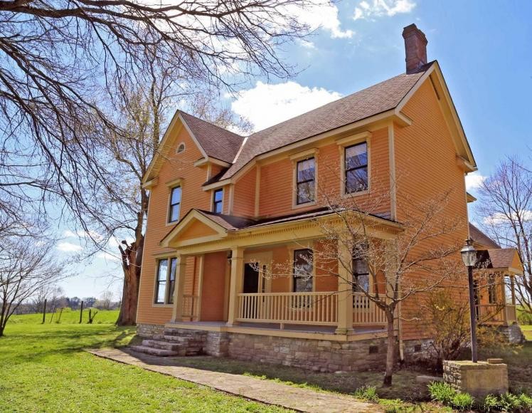 The Peach House – A Charming Vineyard Retreat in Winchester, KY