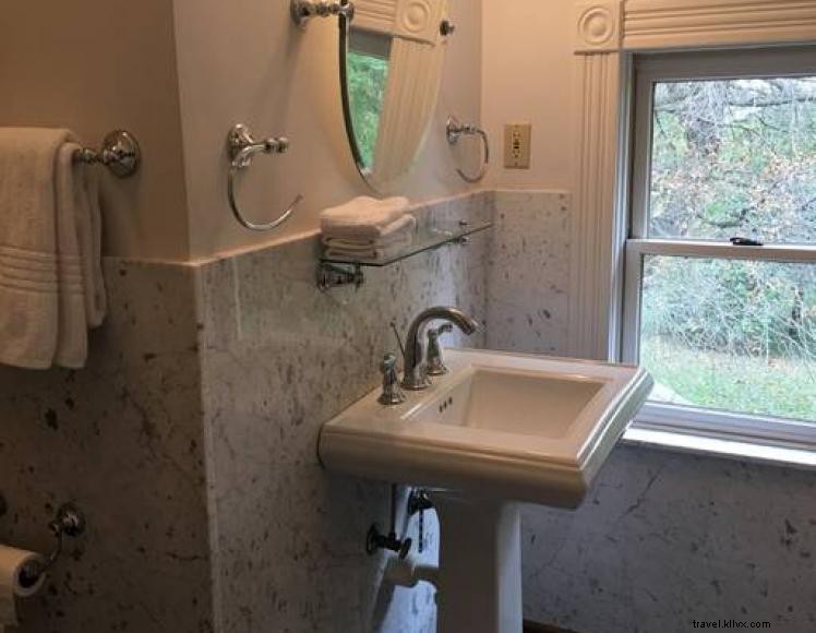 The Peach House – A Charming Vineyard Retreat in Winchester, KY