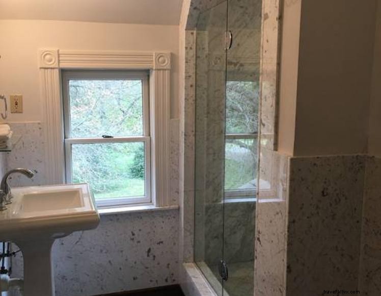 The Peach House – A Charming Vineyard Retreat in Winchester, KY