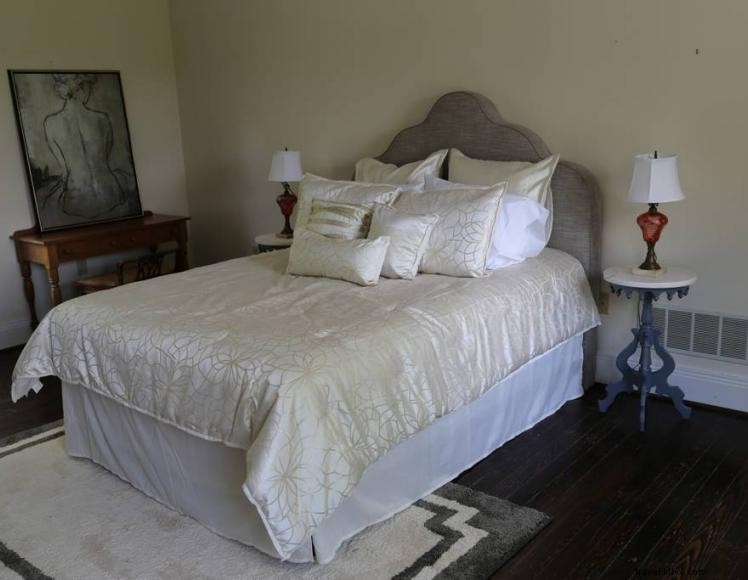 The Peach House – A Charming Vineyard Retreat in Winchester, KY