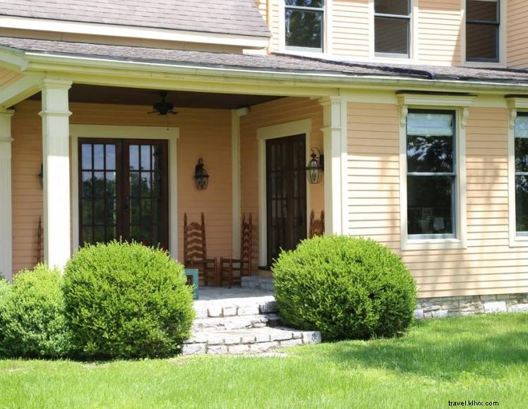 The Peach House – A Charming Vineyard Retreat in Winchester, KY