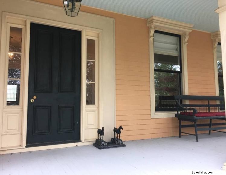 The Peach House – A Charming Vineyard Retreat in Winchester, KY