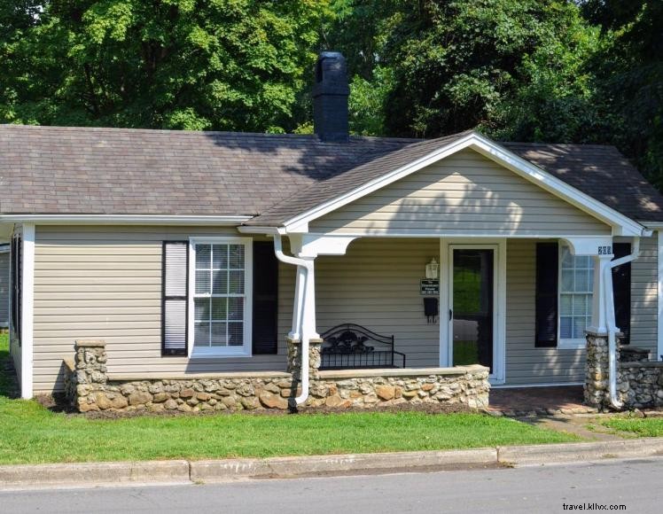 Charming Historic Downtown Bardstown Home – 2 Bed, 1 Bath