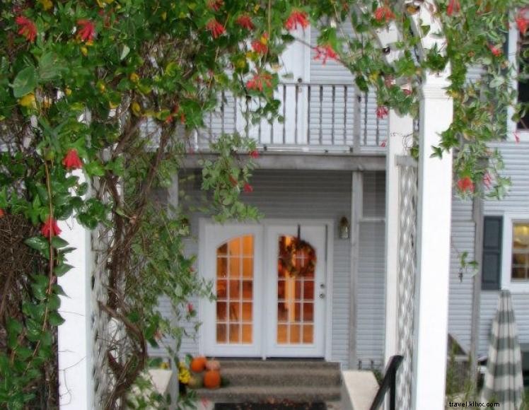 The Hill House Bed & Breakfast – A Charming Historic Retreat in Loretto, KY