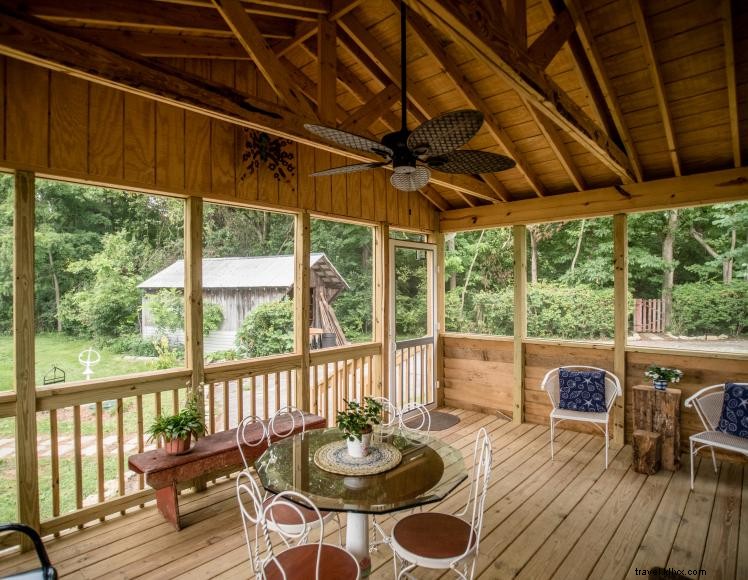 The Oak Lodge – Historic 1818 Log Cabin in Lawrenceburg, KY – Authentic Kentucky Retreat