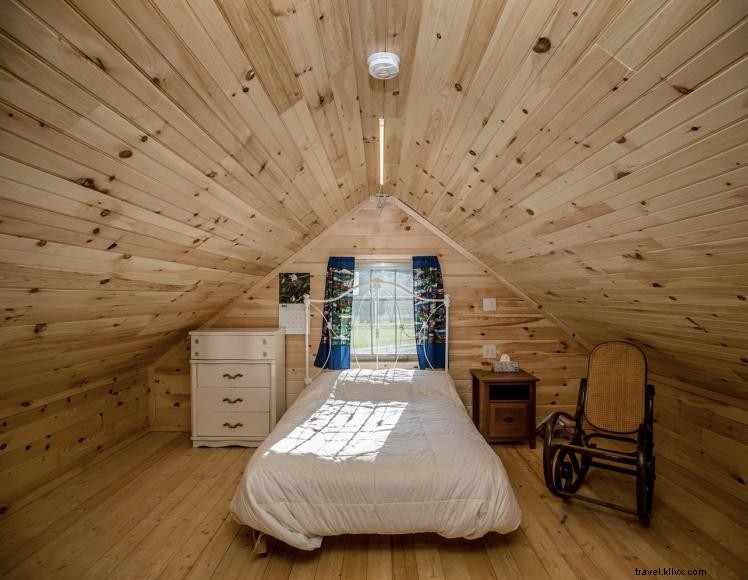 The Cabins at Serenity Hills Farm – Rustic Retreat on 80 Acres