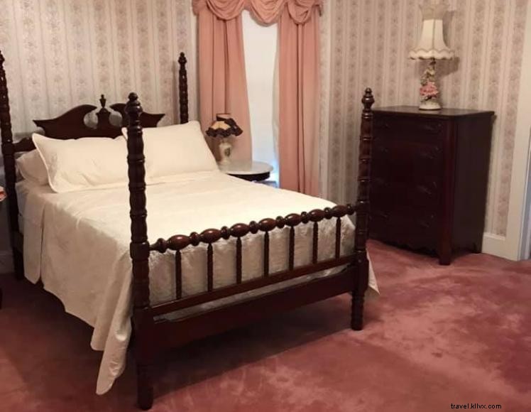 The Tucker House: Historic 1912 Four‑Square Home – Luxury Lodging & Events in Marion, KY