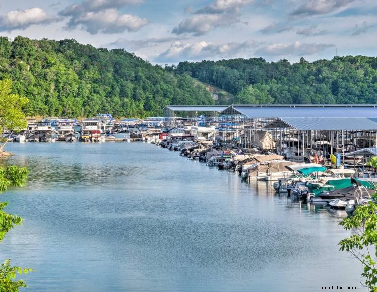 Charming Lakeside Cottage – 3 Beds, 2.5 Baths – Ideal for Family Getaways