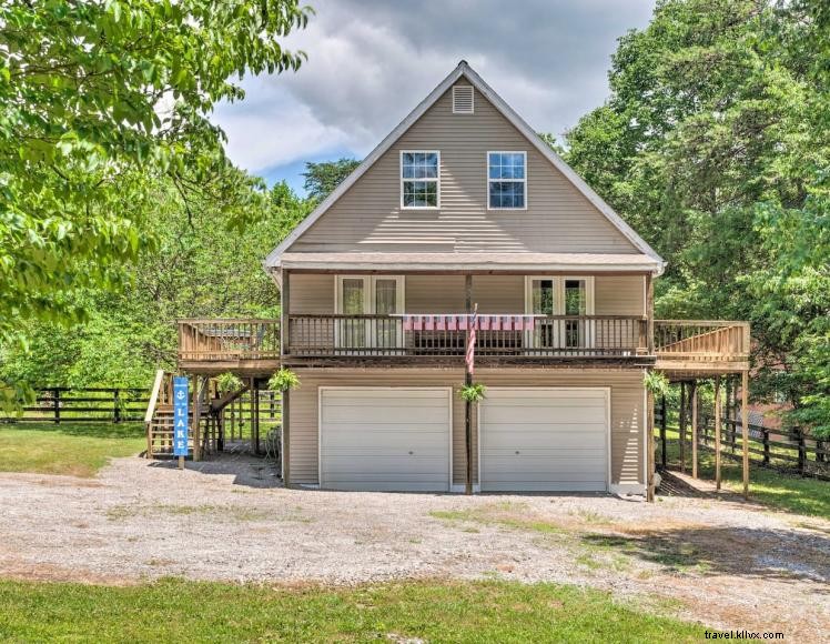 Charming Lakeside Cottage – 3 Beds, 2.5 Baths – Ideal for Family Getaways