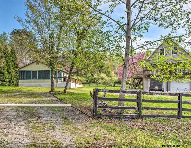 Charming Lakeside Cottage – 3 Beds, 2.5 Baths – Ideal for Family Getaways