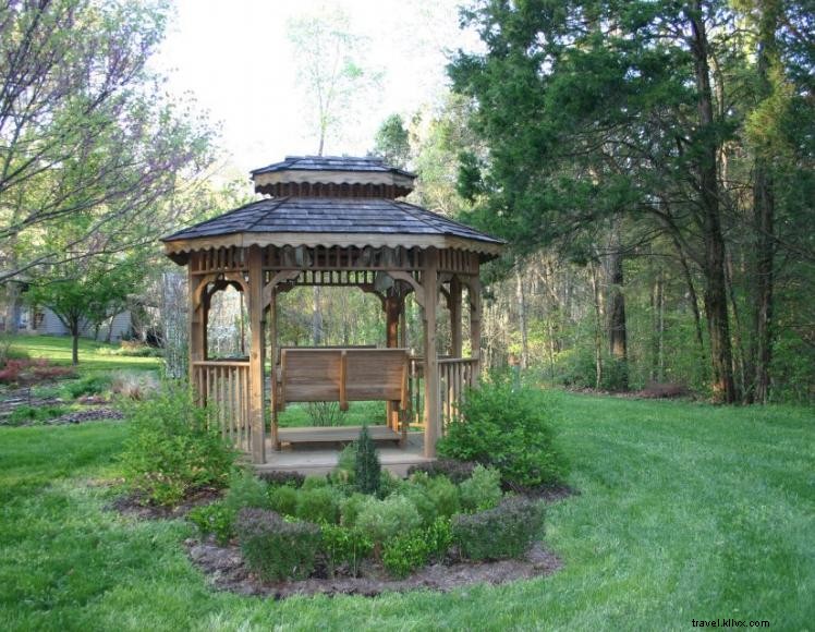 Wren’s Nest Bed & Breakfast – Serene Woodland Retreat in Logan County, KY