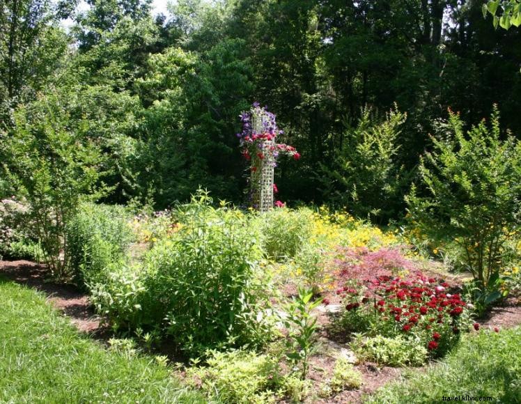 Wren’s Nest Bed & Breakfast – Serene Woodland Retreat in Logan County, KY