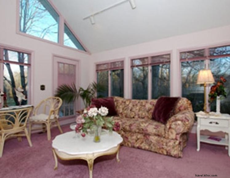 Wildflower Farms Bed & Breakfast – Luxury Lakeside Retreat in Western Kentucky