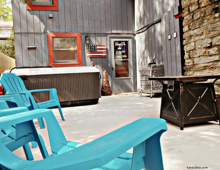 Historic Log Cabin Airbnb in Augusta, KY – 114 Main Street